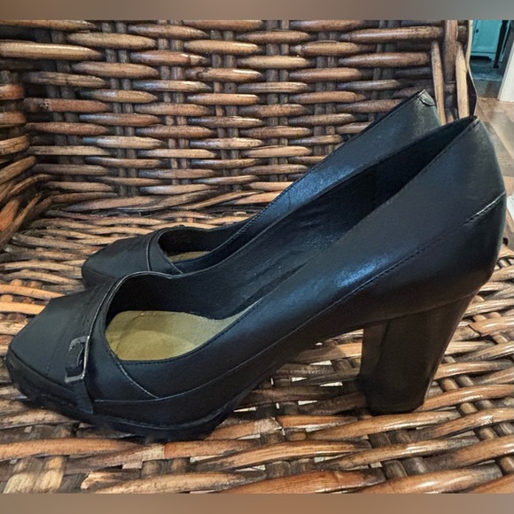 AEROSOLES Black Classic Heels with Medium Block Heel - Picture 2 of 11